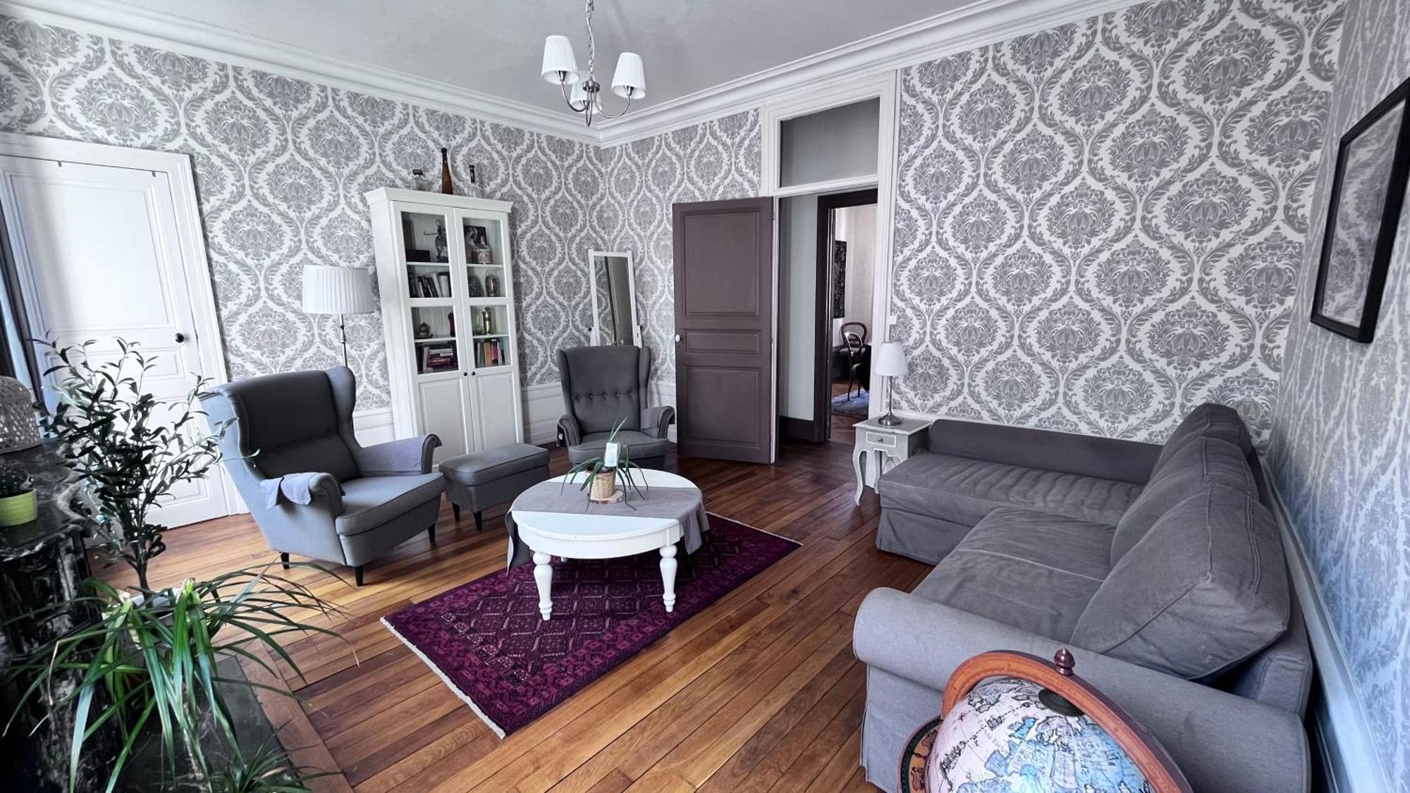 De La Marquise Apartment *