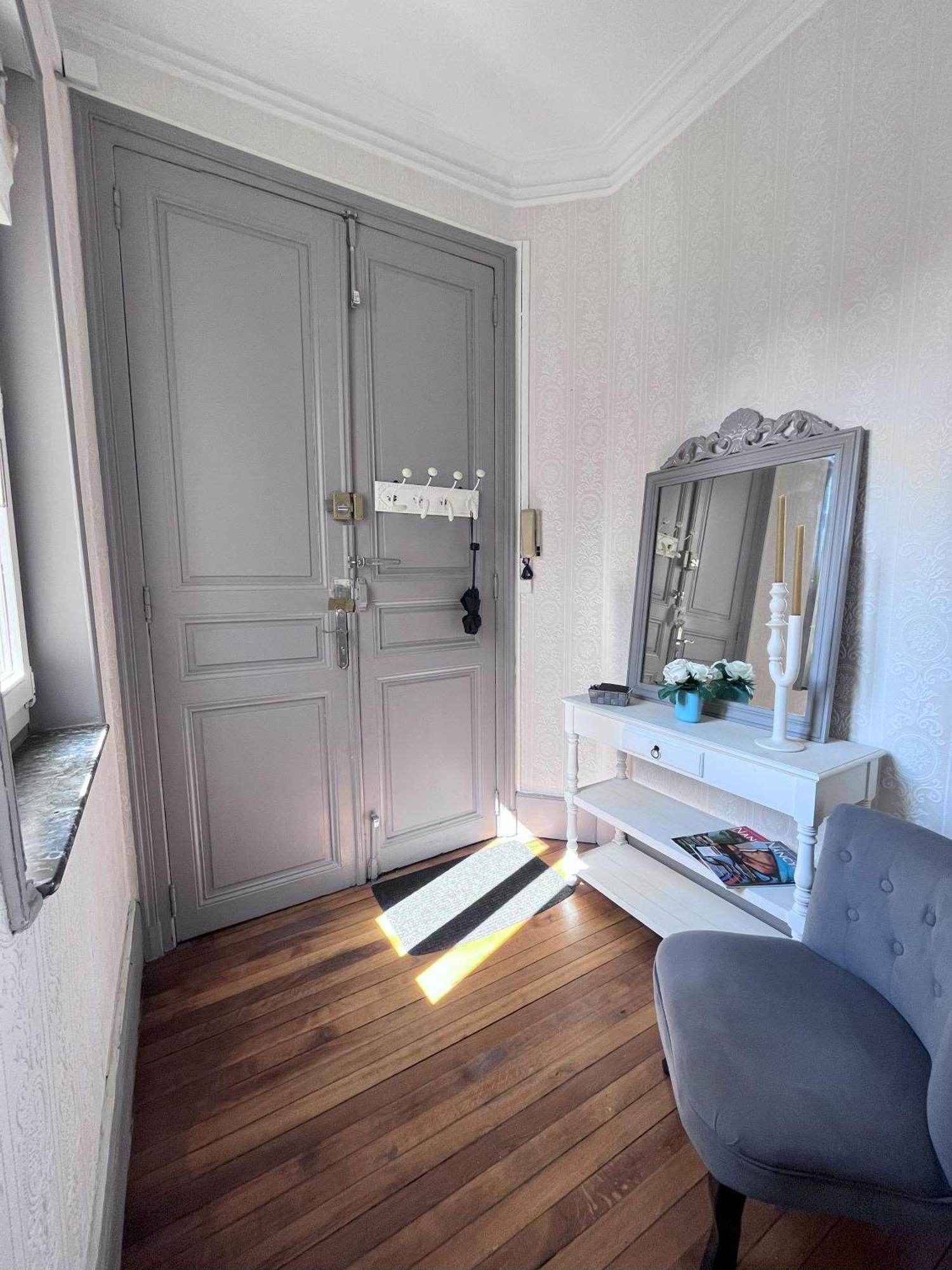 De La Marquise Apartment *